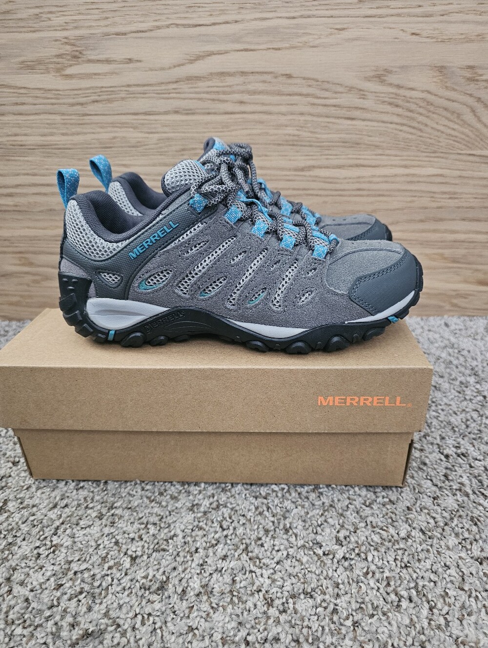 MERRELL HIKING SNEAKERS